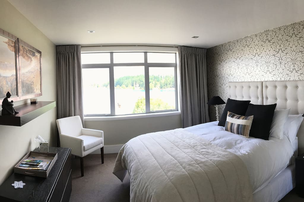 The room is quiet, private, with stunning views and is just minutes from central Queenstown's major convention hotels.