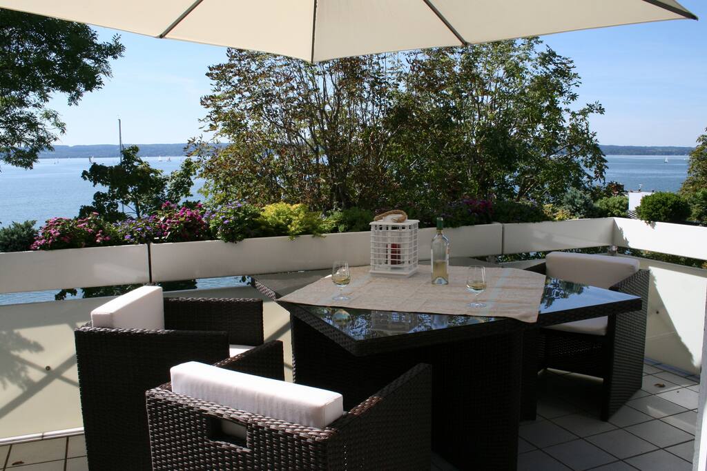 Südwest-Balkon mit 180° See- und Bergblick