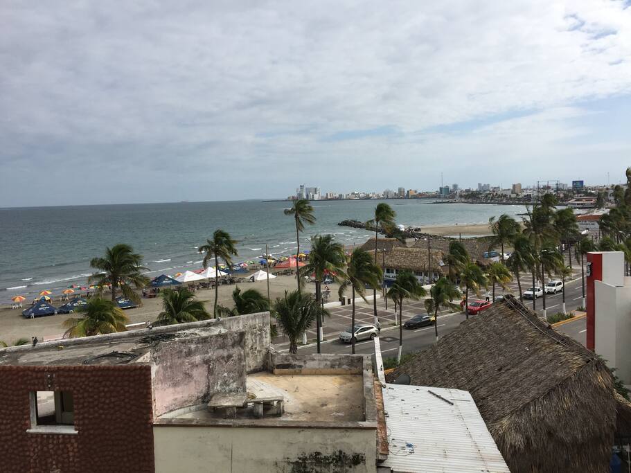 Hermosa vista del mar desde la terraza