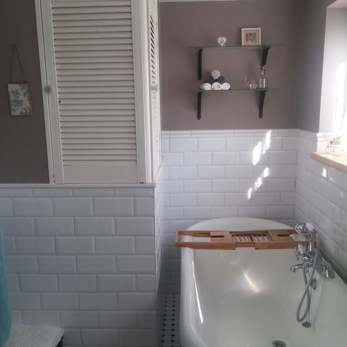 Roll top bath