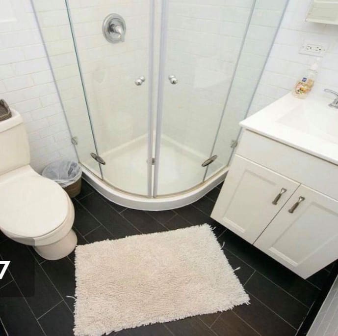 Private full bathroom for guest