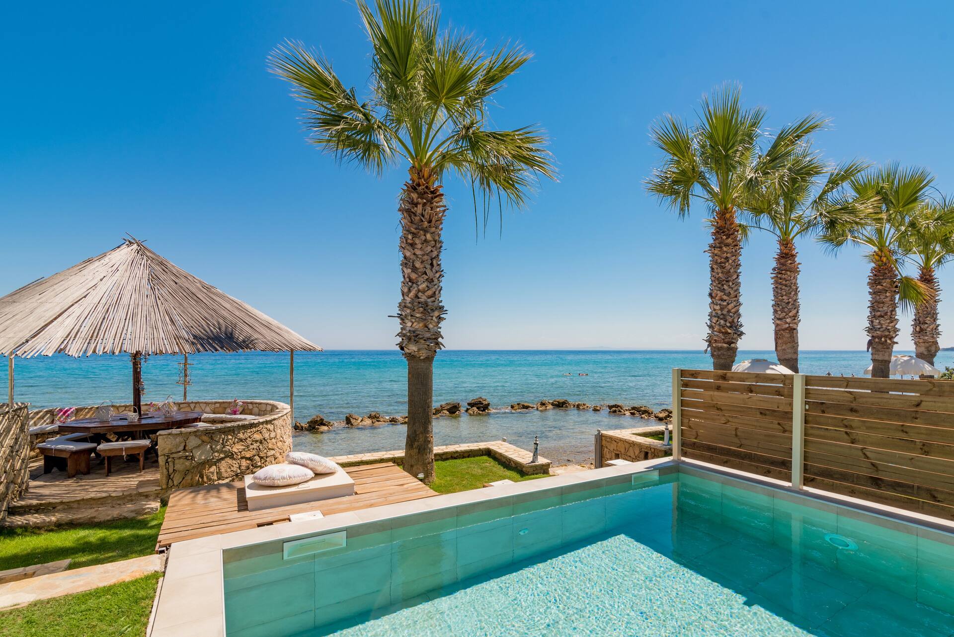 Uranus SeaFront Villa, with pool & beach access — foto 3