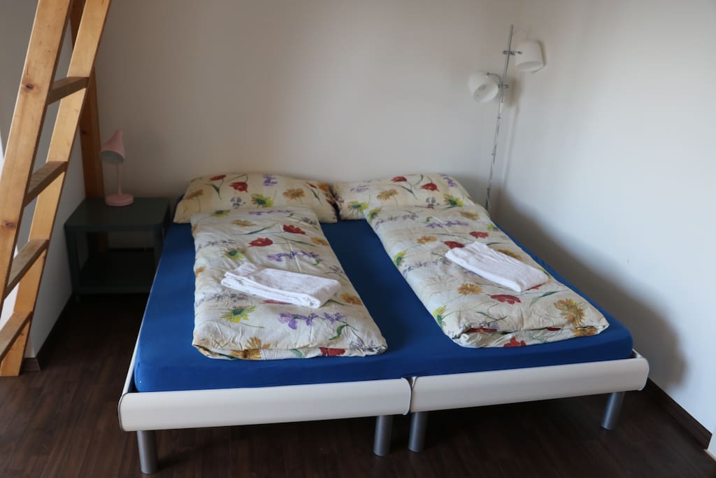 Doppelzimmer mit 3 zusätzlichen Betten im oberen Bereich