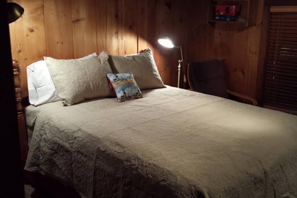 Queen bed