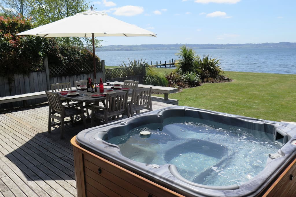 Expansive lake views including plenty of things to keep everyone busy and entertained.