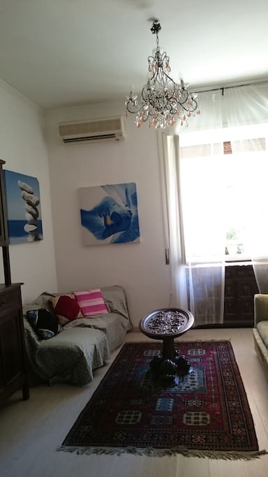 Living room with airconditioning.
2 sofas(1sofa possible use sofabed)この上にエアコンがあります。