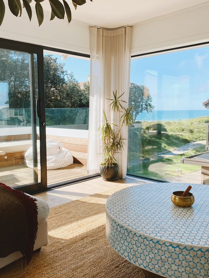Sully’s Beach House, Steps To The Beach. Sleeps 7 - Tauranga