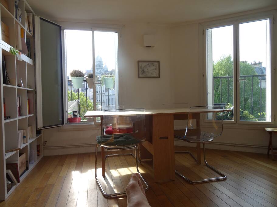 the living room, wonderful view on the Sacré Coeur