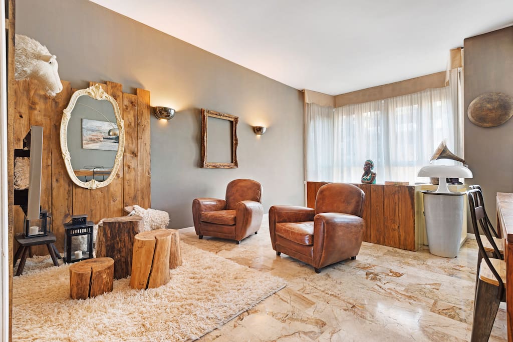 The living room | here: the armchairs, the dining table & the relax area