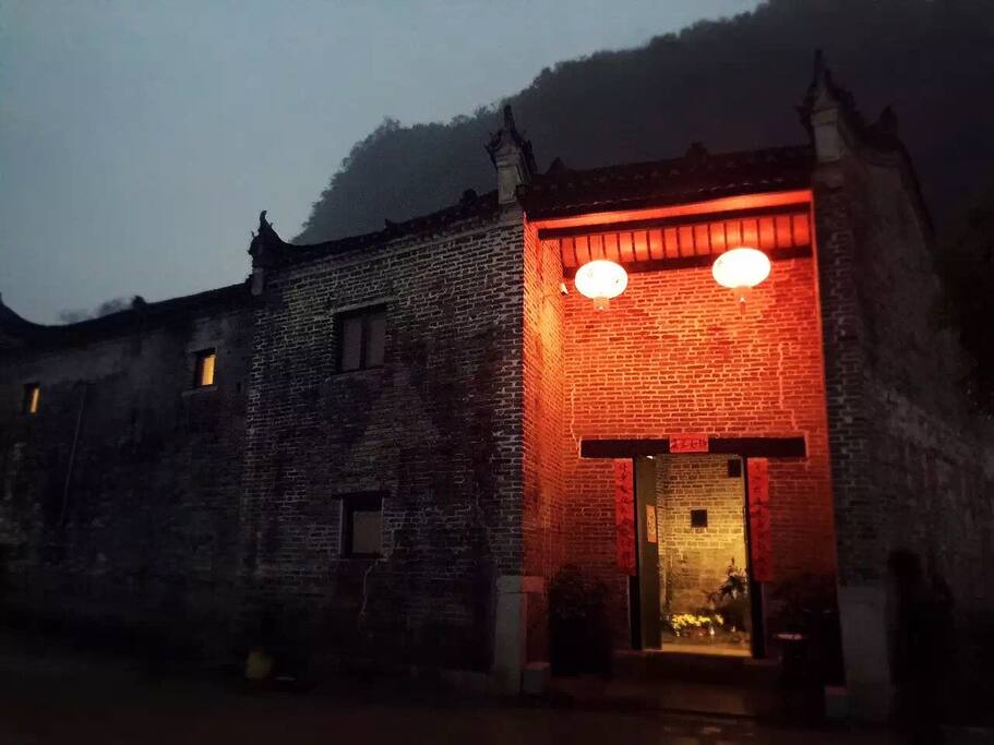 大红灯笼高高挂