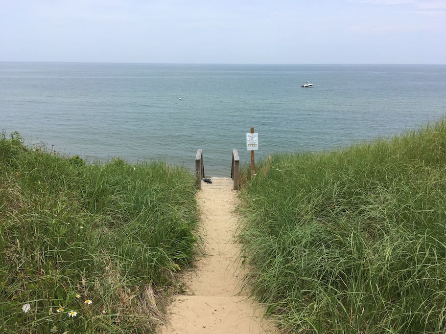 Hinckley Lane is a five minute walk away with neighborhood beach access