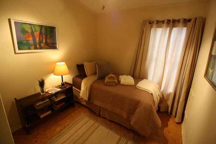 Екстра долга двокреветна соба