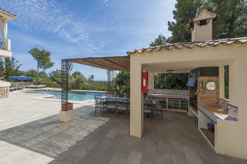BBQ & Outdoor Dining
