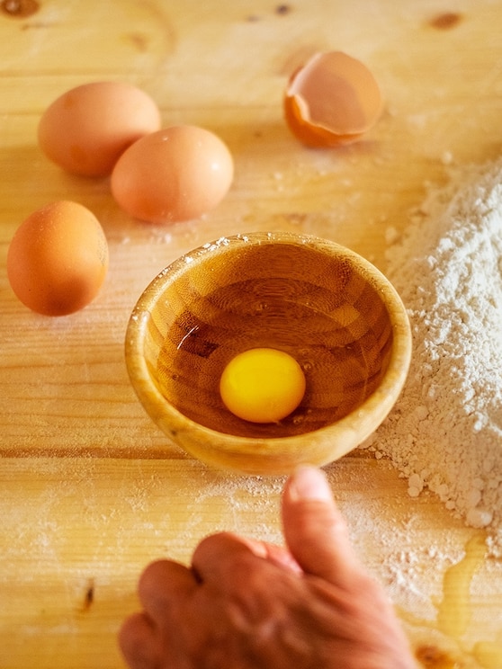 Show full-screen, host-provided image