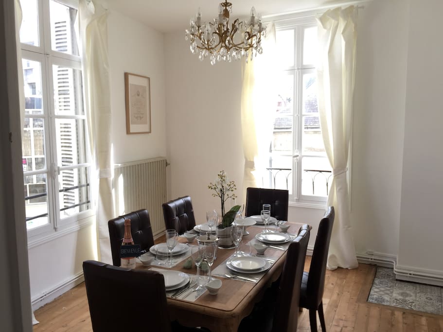 Dining room with seating for 6.