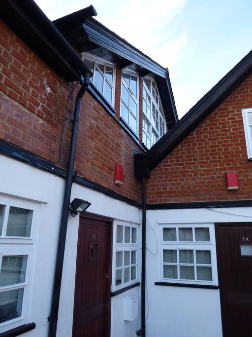Quite and Quaint Mews Location