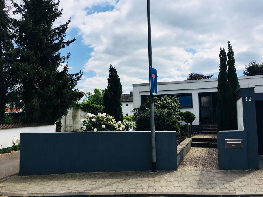 Hausfront und Zugang zum Haus