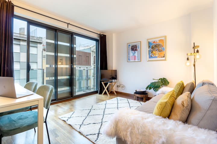 2bed/2bath Apartment with Private Rooftop Terrace