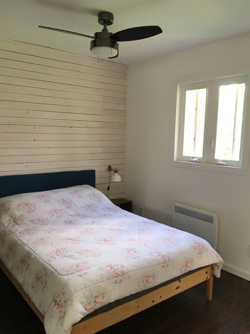 Bedroom with double bed