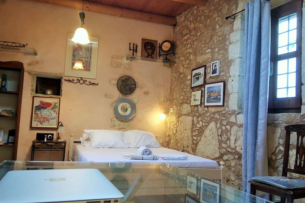 Main bedroom. The authentic wall-building style uses stone of different sizes..