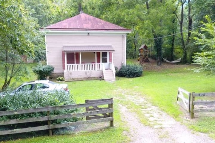 The Old Church Cottage~Old Rag Trail,Kitchen,Grill