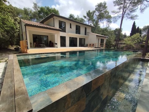 Family villa swimming pool and park near Montpellier