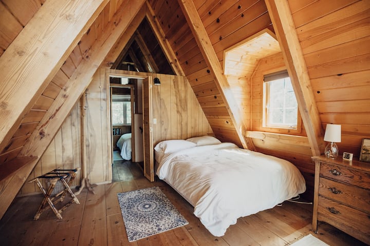 Main bedroom loft (queen sized bed)
