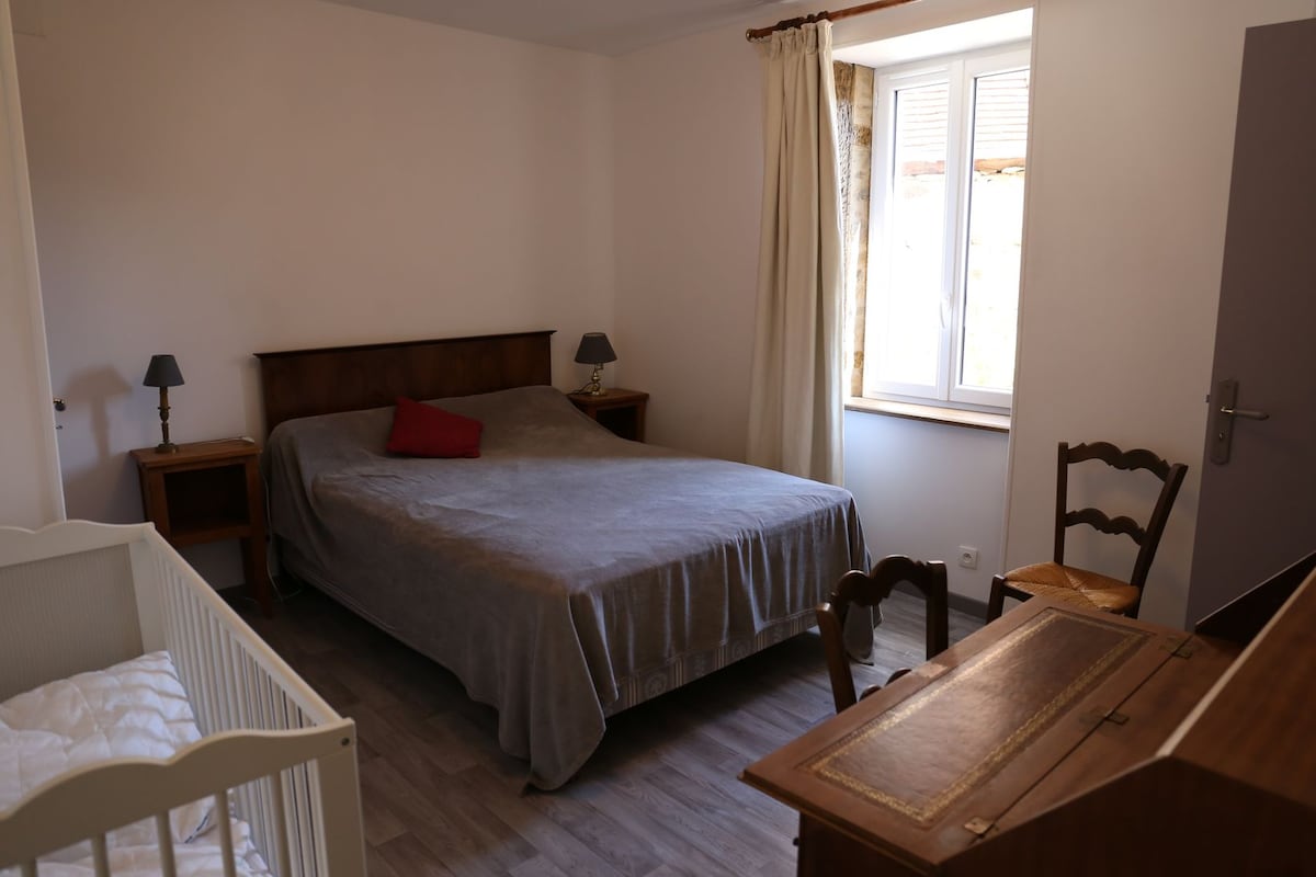 camera da letto 2 : 2 persone e culla (opzionale)   