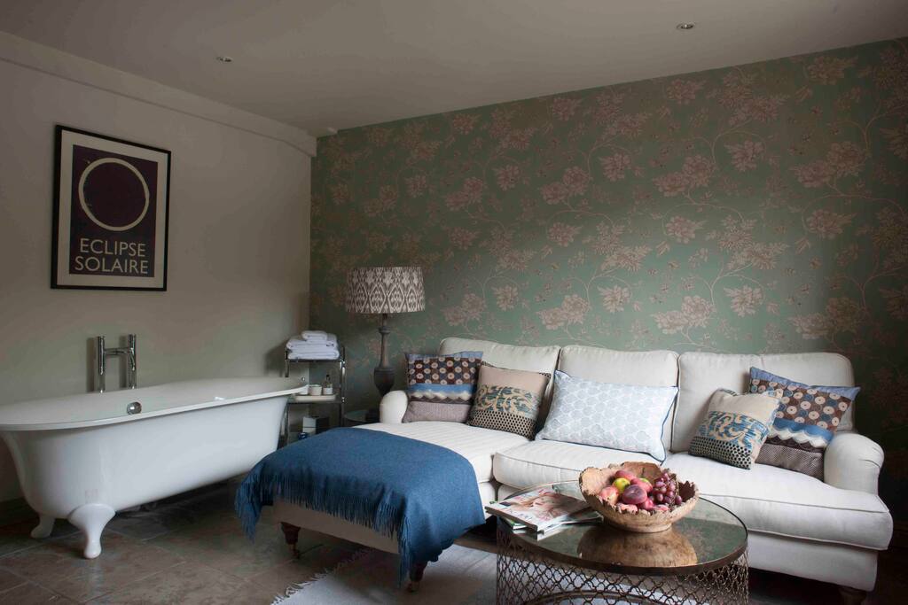 Sitting Area with Free Standing Bath
