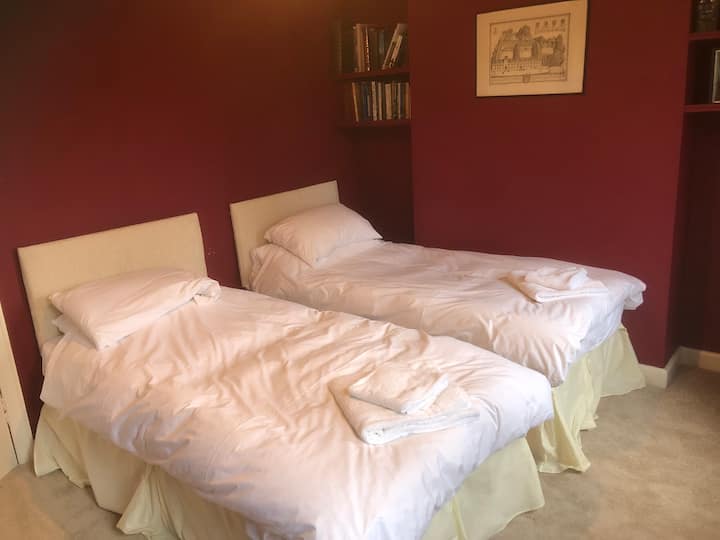 חדר השינה הזוגי האדום