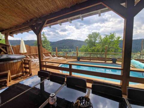 Le Bercail" 4 with pool and Nordic bath