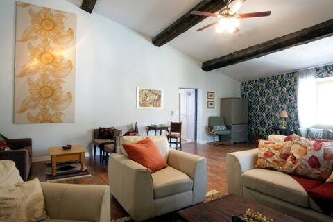 Textile House - Luxury Apartment