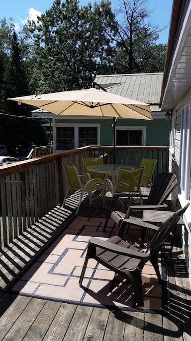 Large Deck with outdoor eating.