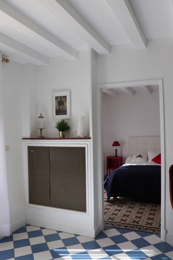 Bedroom access with double bed (160)