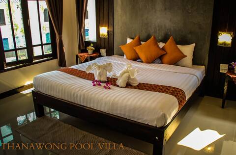 Double bed bungalow by Thanawong pool villa