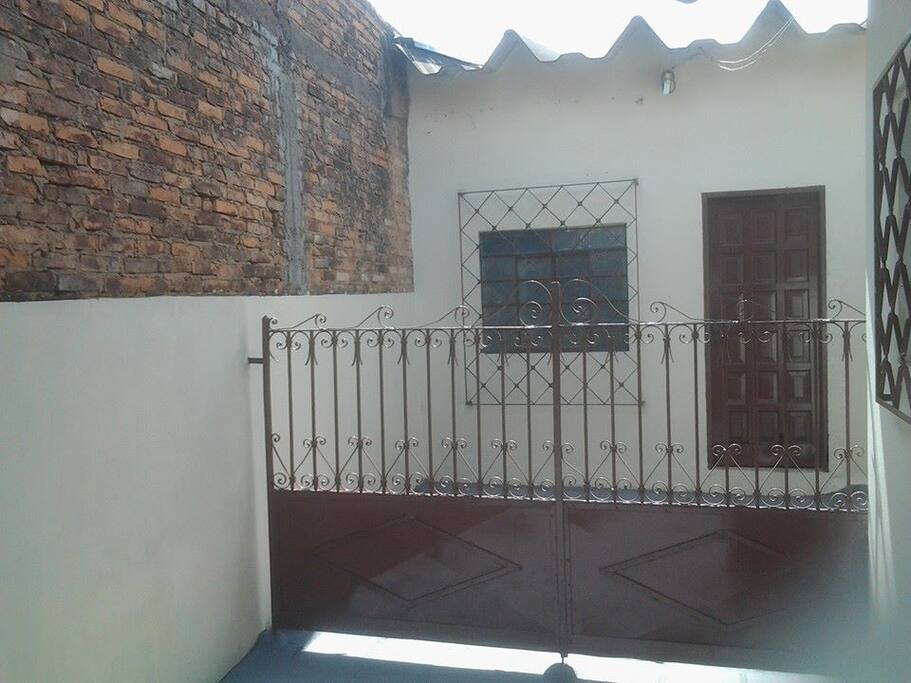 Quarto individual com banheiro