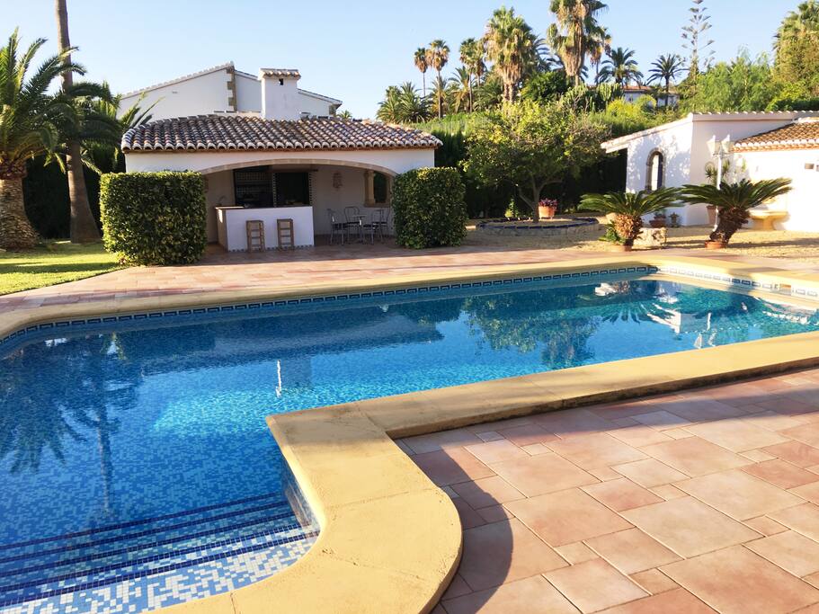 Pool, Outside Kitchen/BBQ area