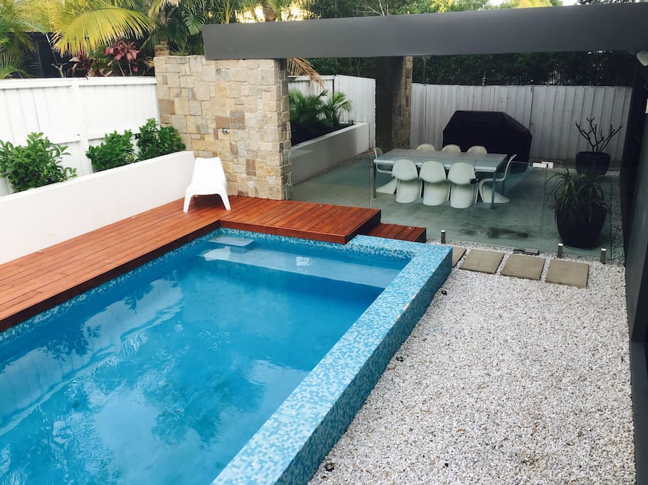 Pool & under cover outdoor dining area