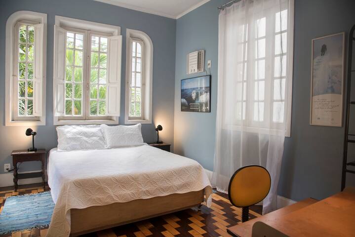 Beautiful 1920 Family House with Style in Gavea gallery image 3