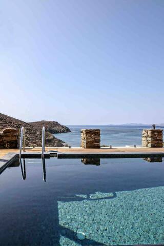 Amazing house right on the beach gallery image 5