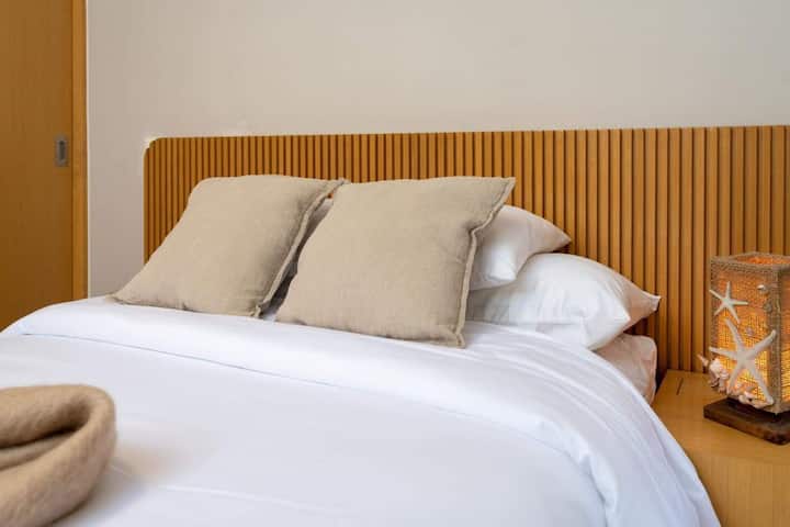 Chumba cha kulala cha pili chenye starehe na kitanda aina ya queen