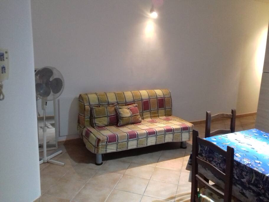 sala con divano letto