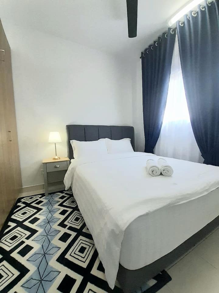 ✅️2. spavaća soba.
✅️Bračni krevet (širine 150-179 cm)
Madrac od✅️ 12 inča.
✅️Ormar.
✅️Pomoćni stolić s bočnom svjetiljkom.
✅️Prekidač.
Soba s✅️ klima-uređajem.
✅️Stropni ventilator.
✅️Ručnici za dvoje.