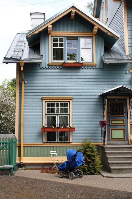 Private entrance to the apartment.