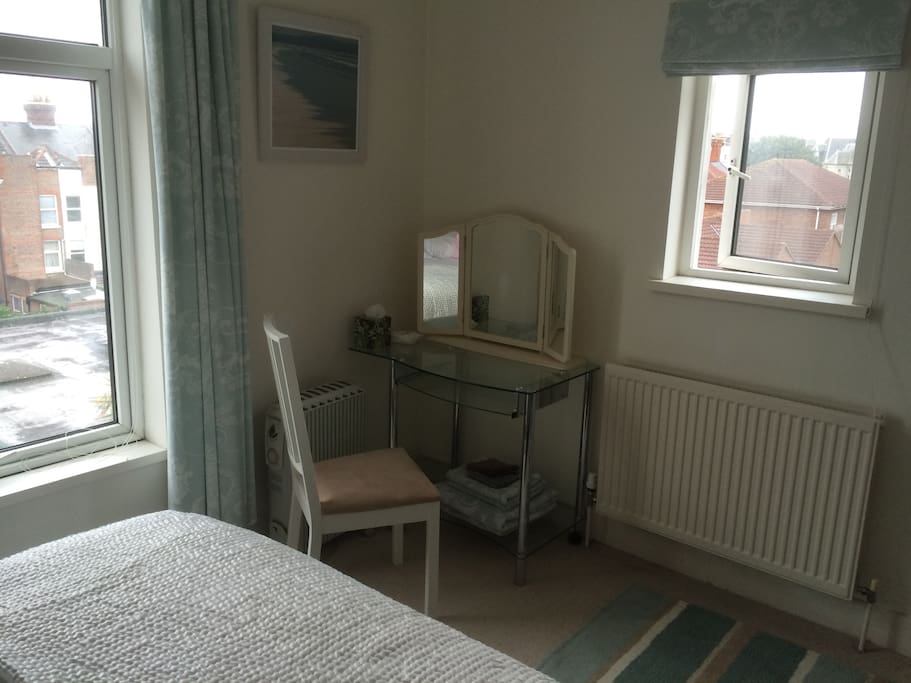 Dressing table, chair and mirror provided, as well as in-room Wi-Fi