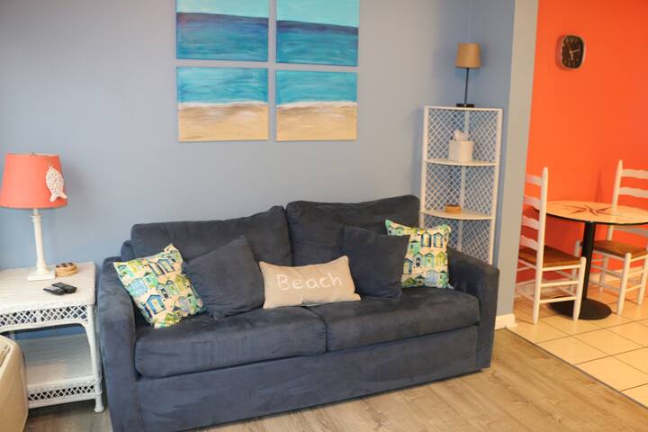 Beach Retreat Condo (Sleeps 6) @ Palm Keys #211