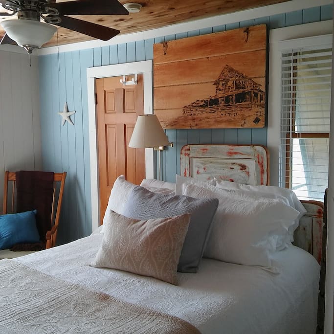 Queen size bed, private bathroom & serenity awaits.