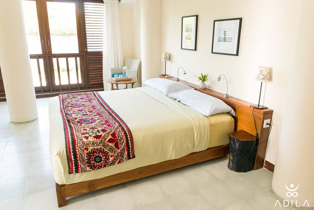 Room Enam
