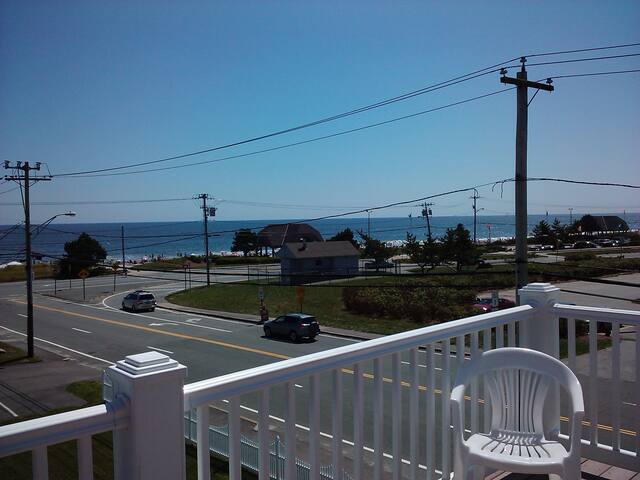 Across from Scarborough beach 8 bed gallery image 4