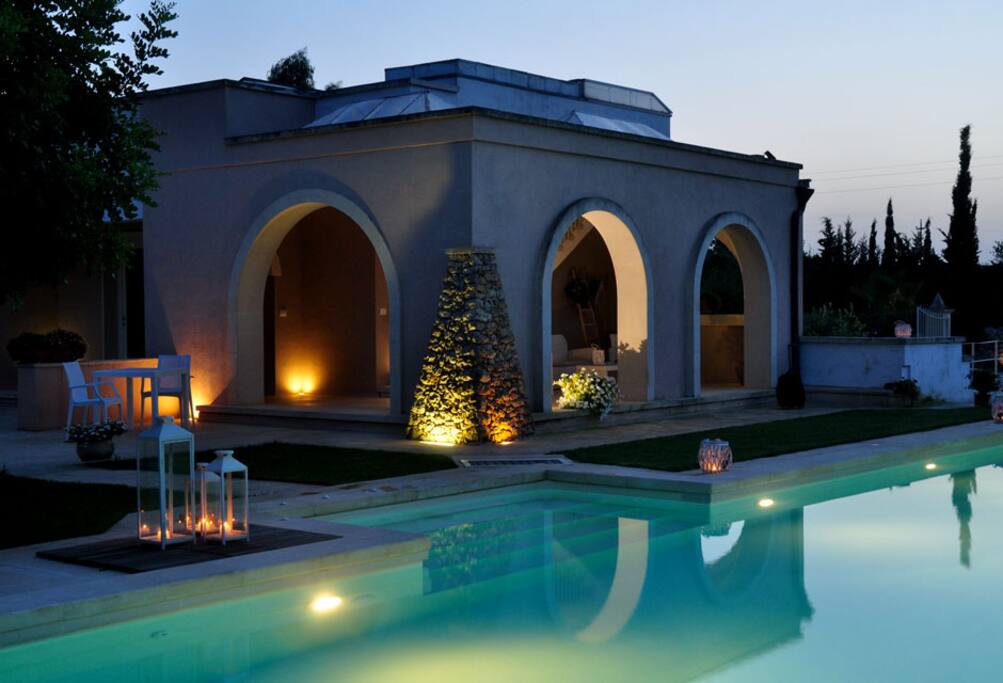 Piscina by night